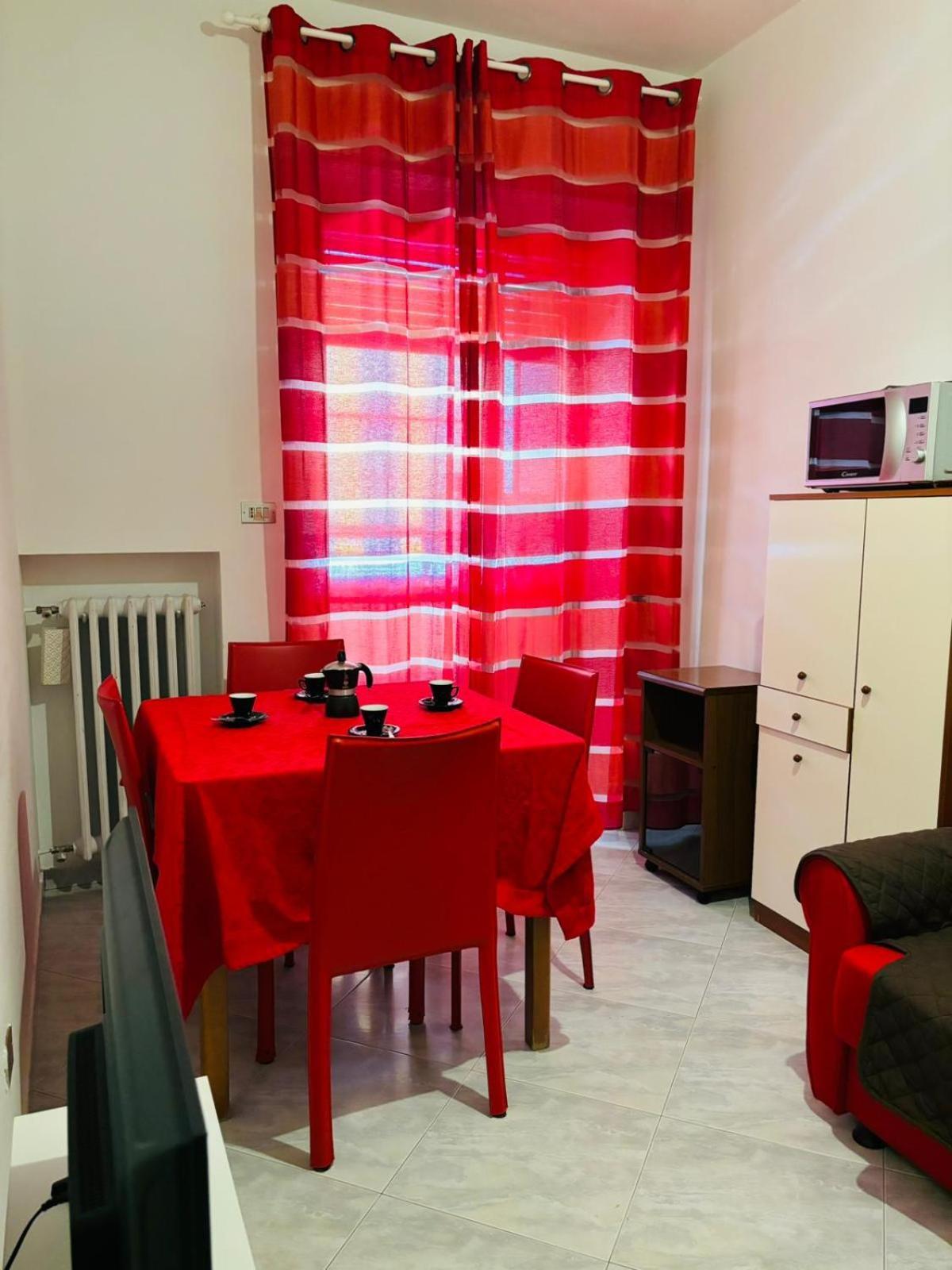 Matthias Central Rooms And Accomodation Bari Exterior photo