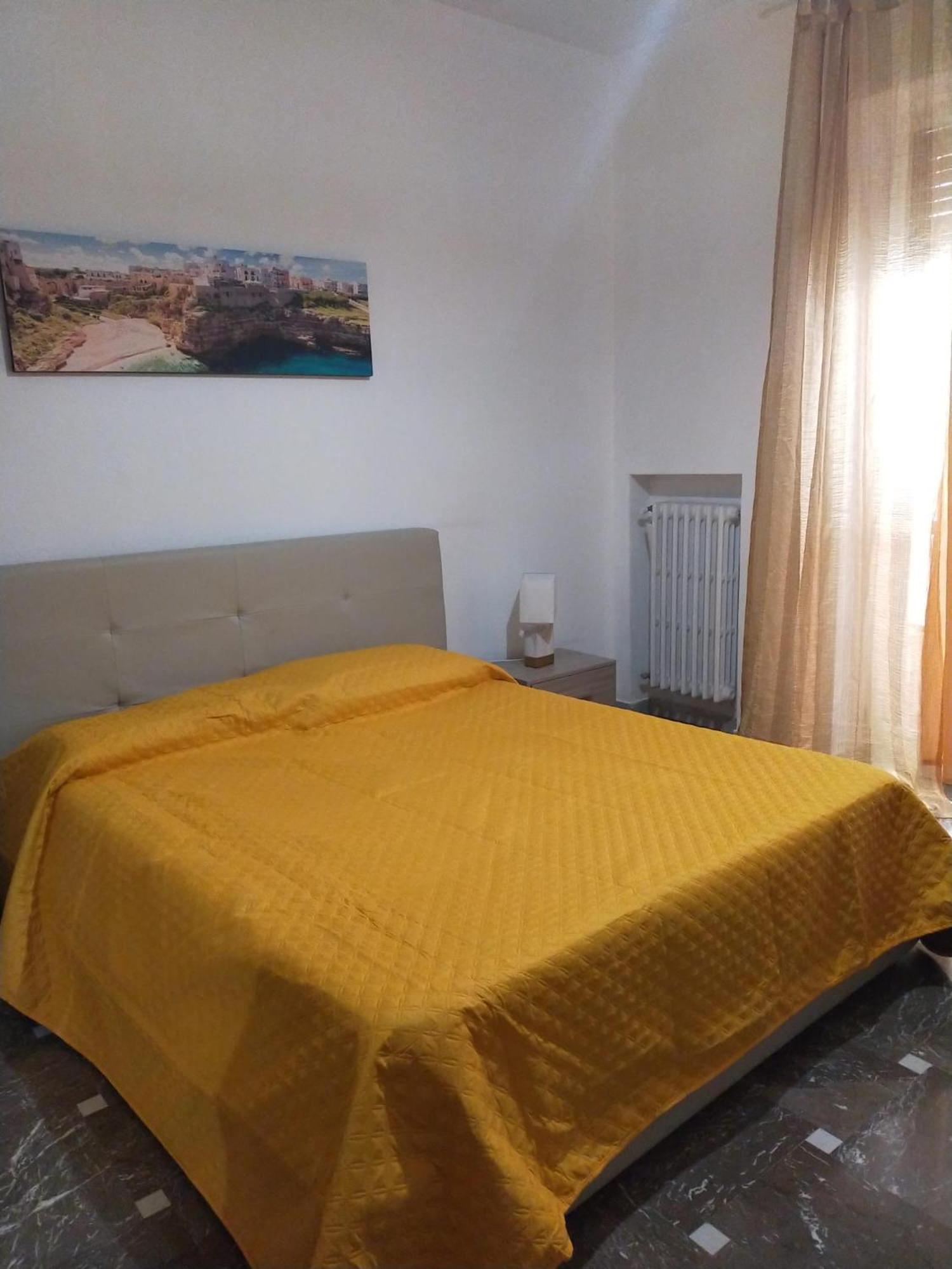 Matthias Central Rooms And Accomodation Bari Exterior photo