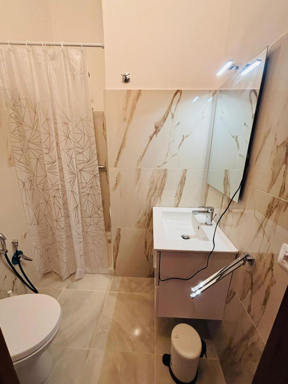 Matthias Central Rooms And Accomodation Bari Exterior photo