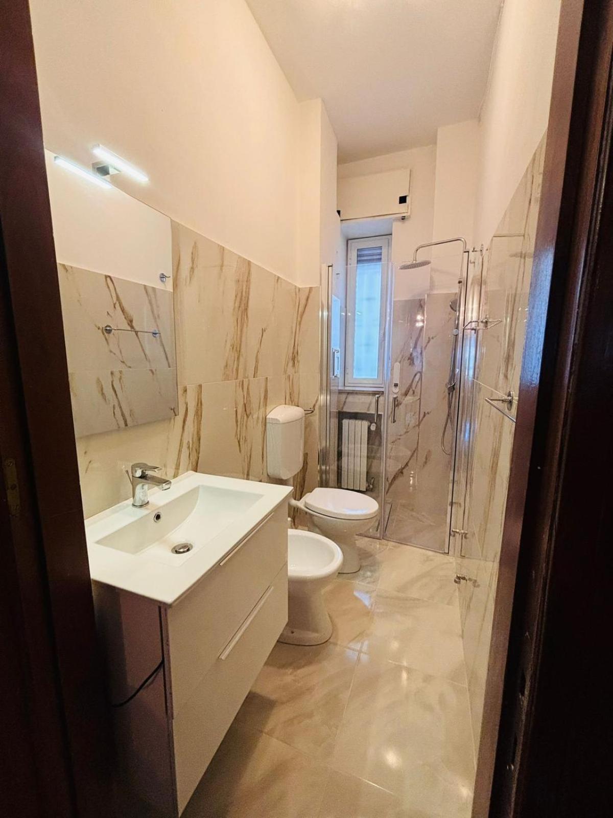 Matthias Central Rooms And Accomodation Bari Exterior photo