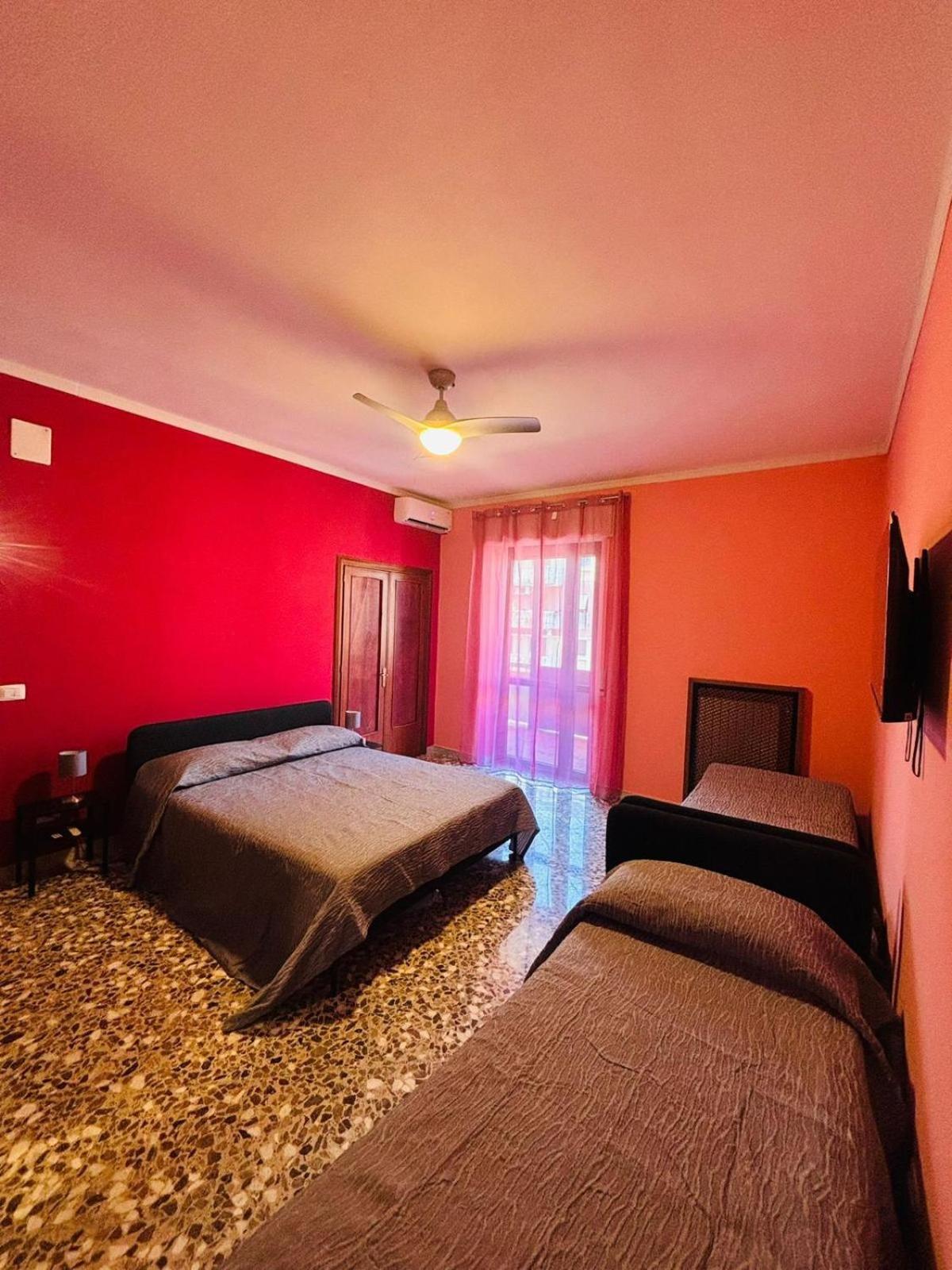 Matthias Central Rooms And Accomodation Bari Exterior photo